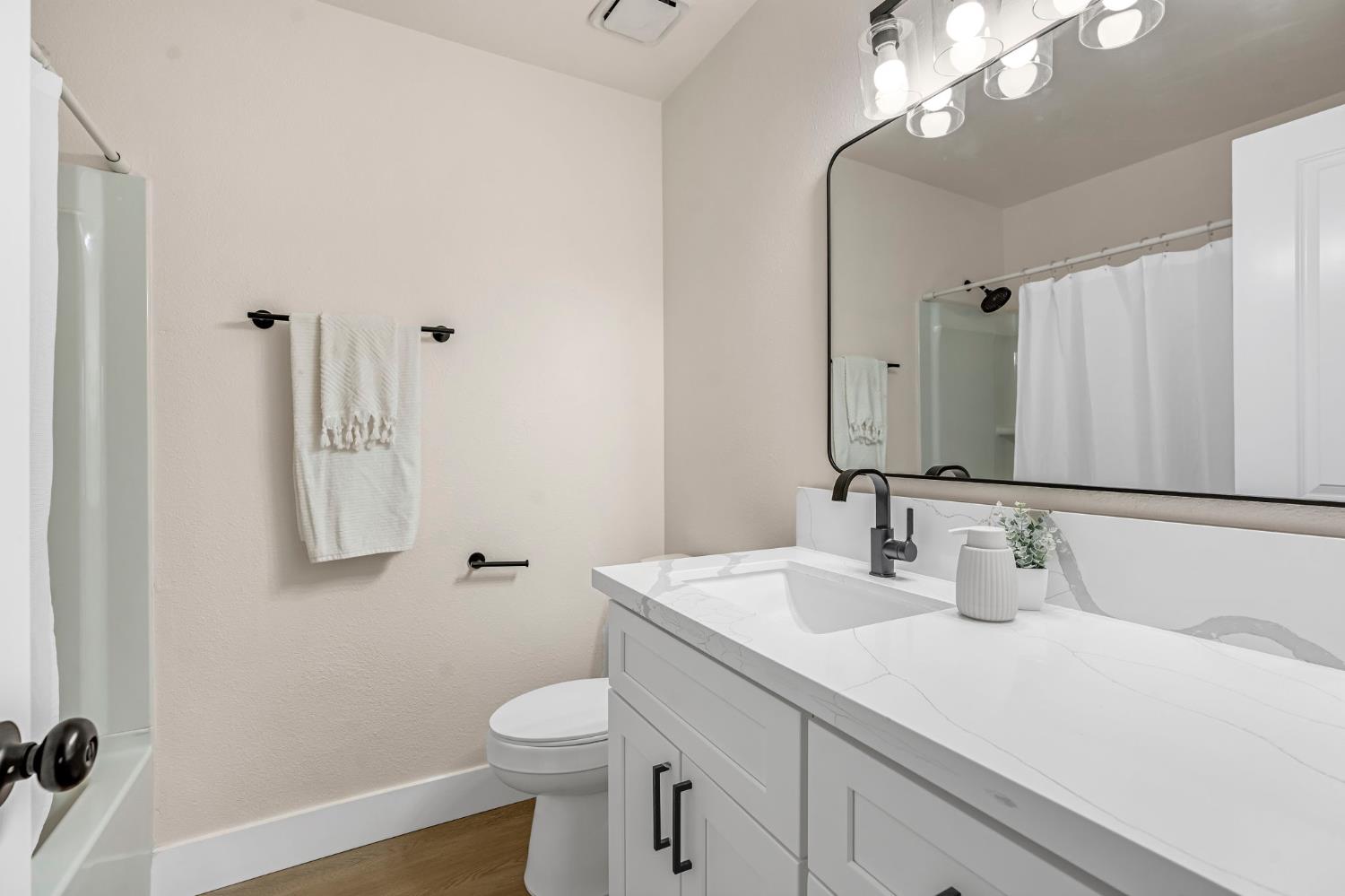 4720 W Donner Ave, Fresno, CA 93722