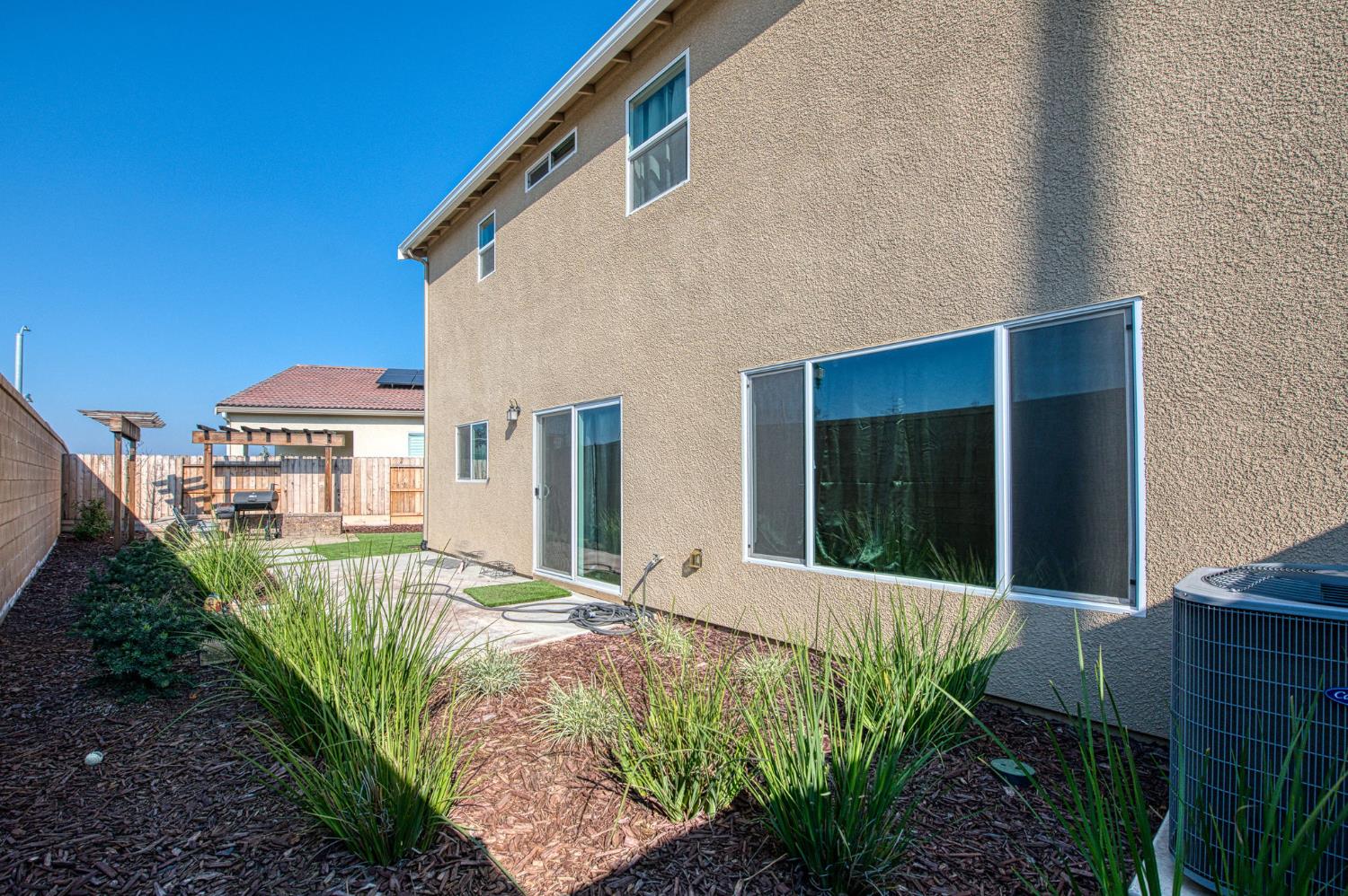 987 N Filbert Ave, Fresno, CA 93727