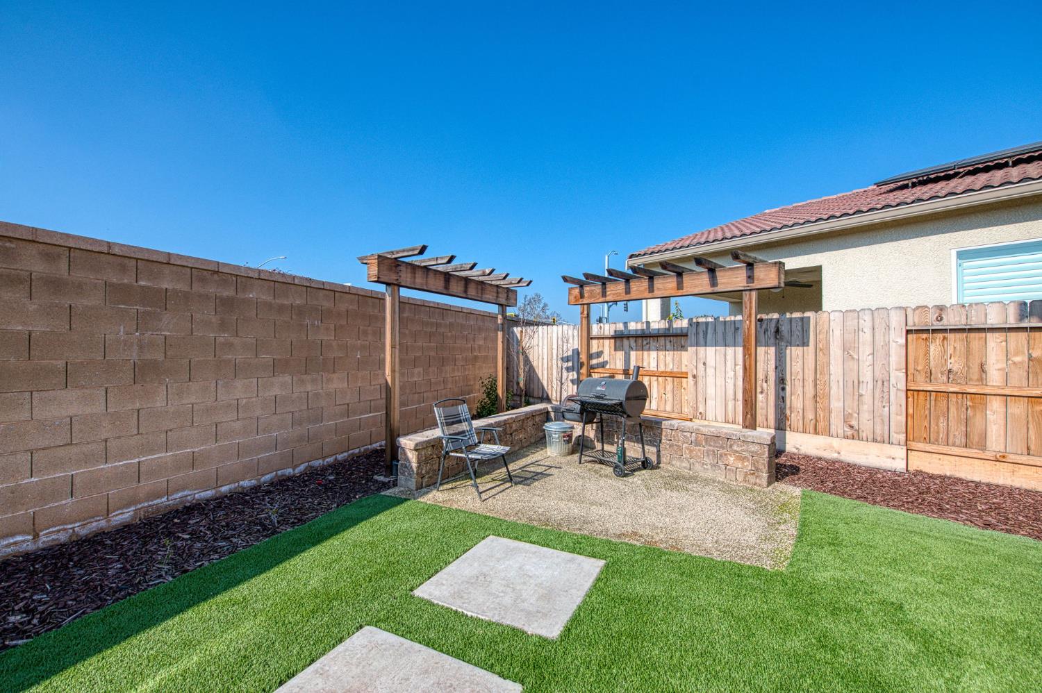 987 N Filbert Ave, Fresno, CA 93727