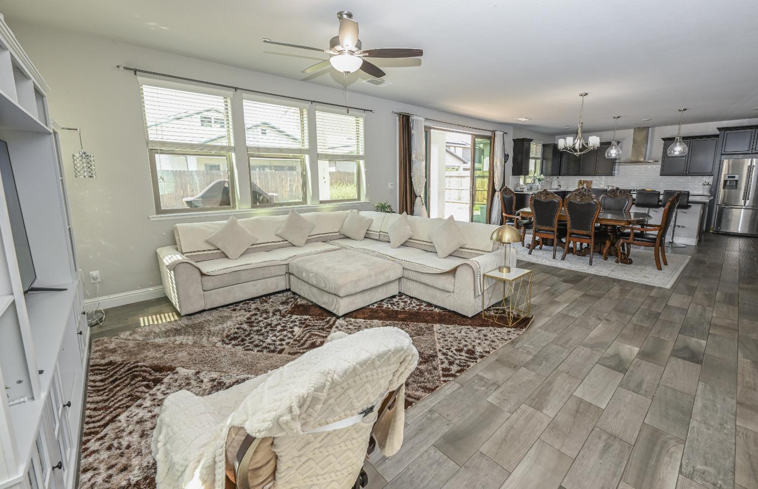 2833 N Armstrong Ave, Fresno, CA 93727