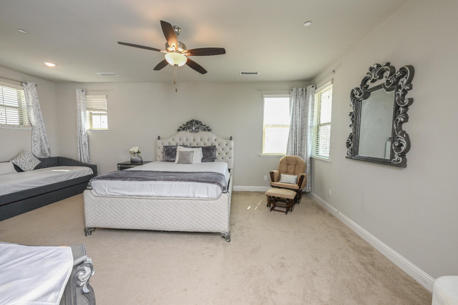 2833 N Armstrong Ave, Fresno, CA 93727