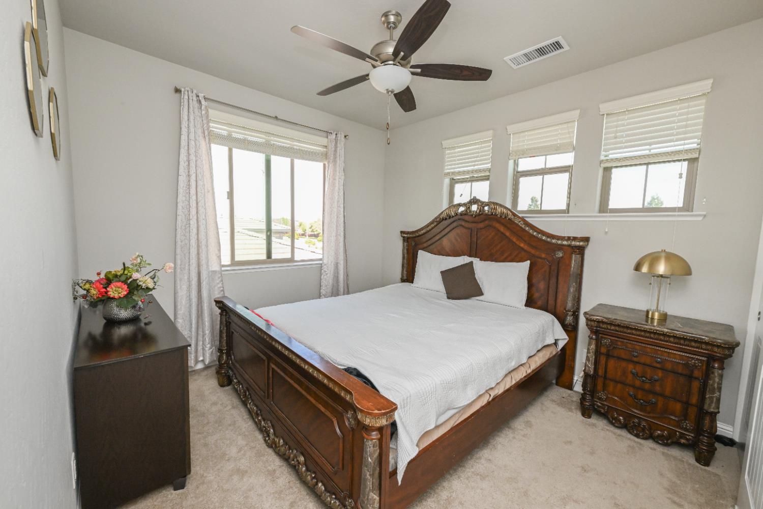 2833 N Armstrong Ave, Fresno, CA 93727