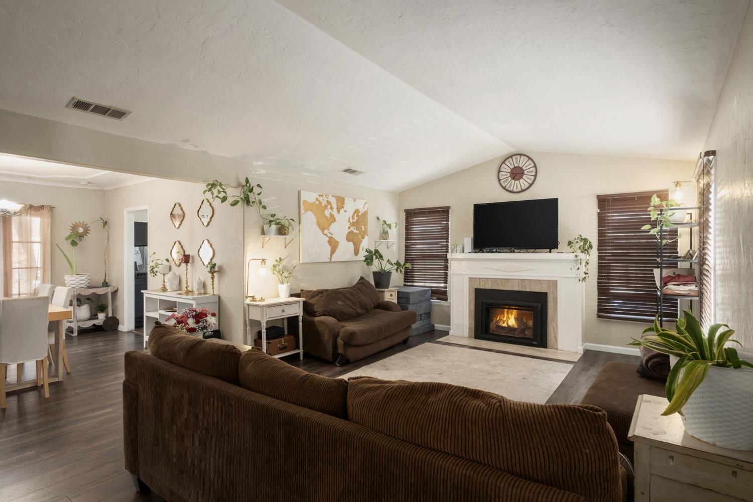 411 E Clinton Ave, Fresno, CA 93704