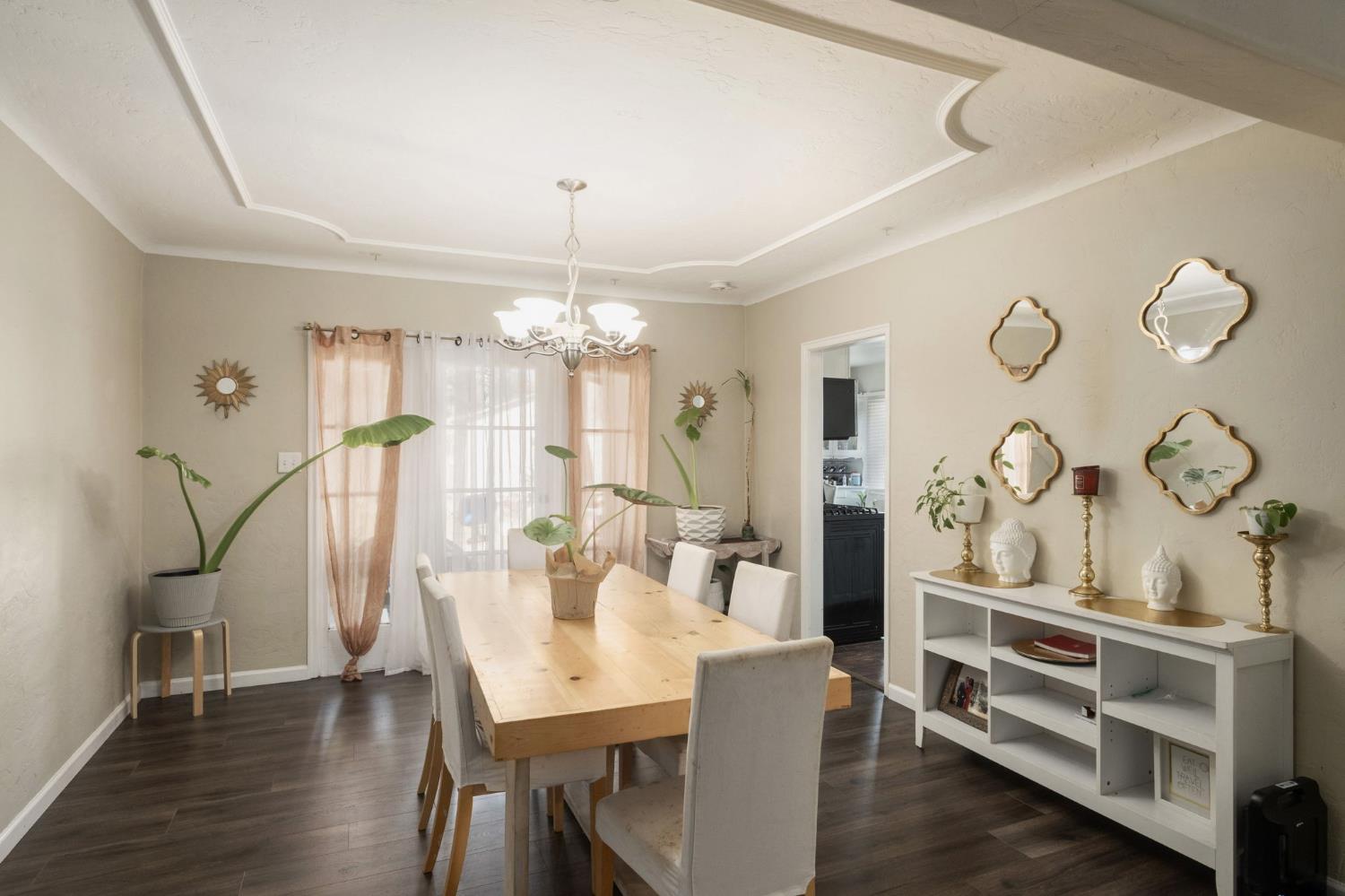 411 E Clinton Ave, Fresno, CA 93704