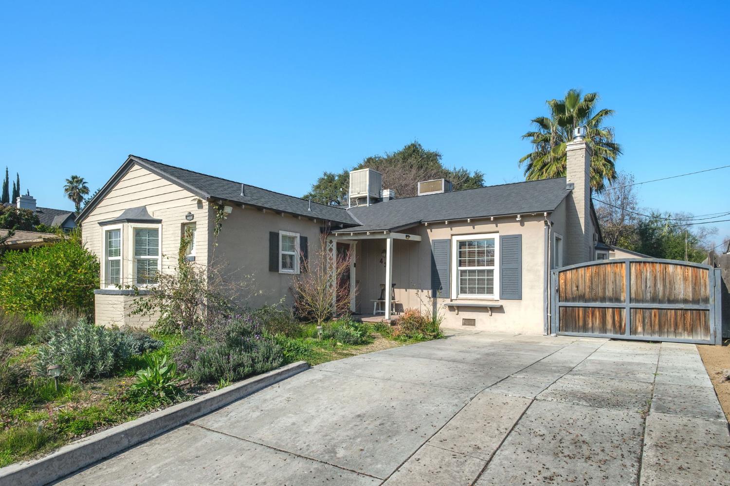 411 E Clinton Ave, Fresno, CA 93704