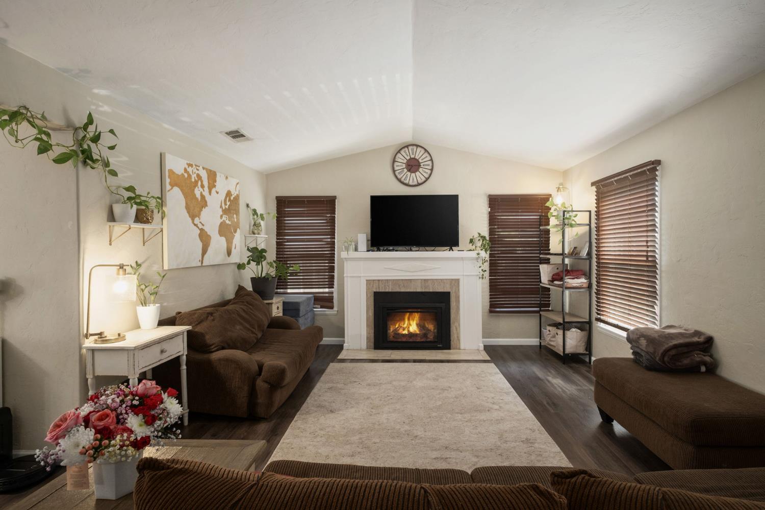 411 E Clinton Ave, Fresno, CA 93704