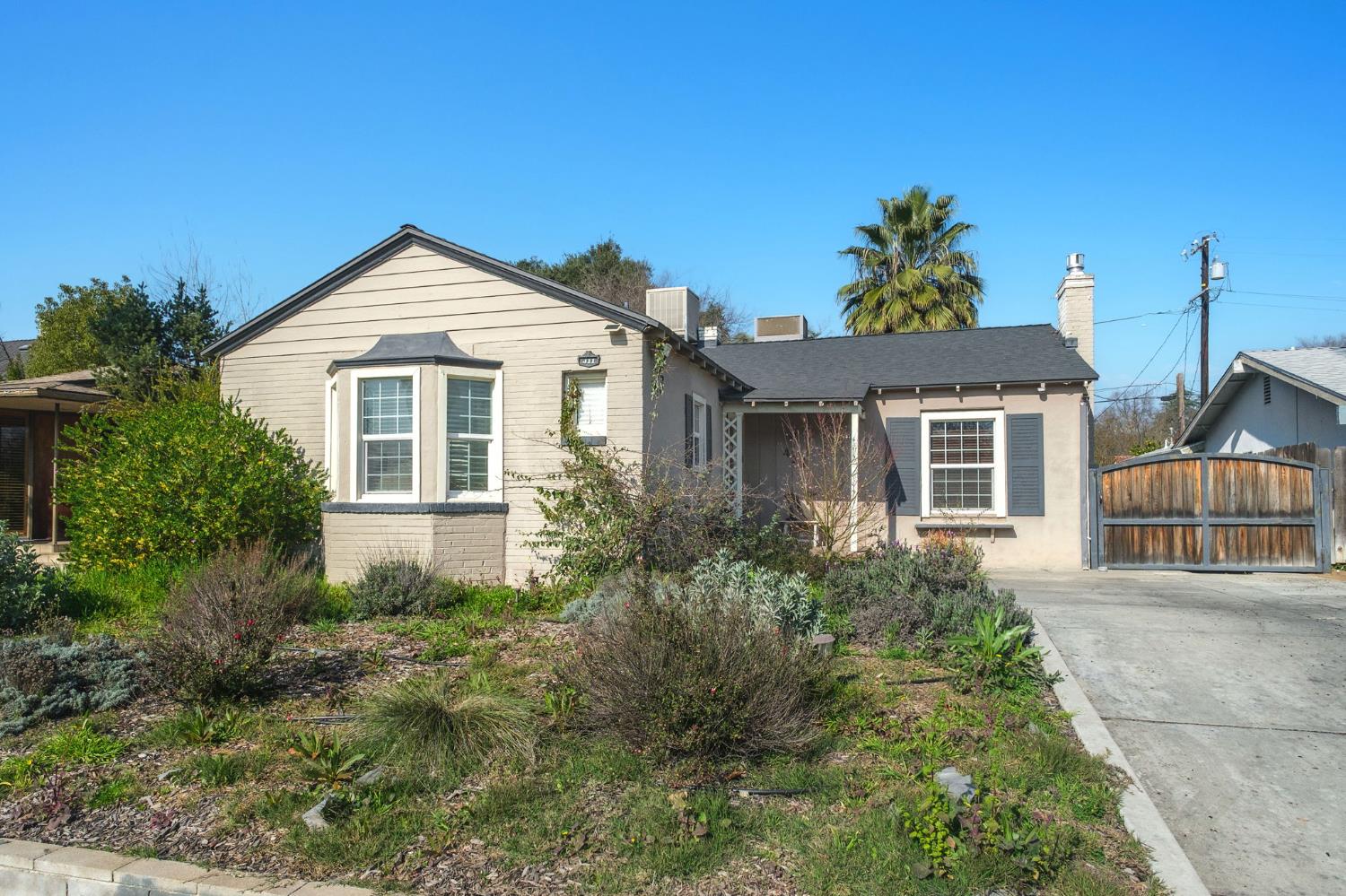 411 E Clinton Ave, Fresno, CA 93704