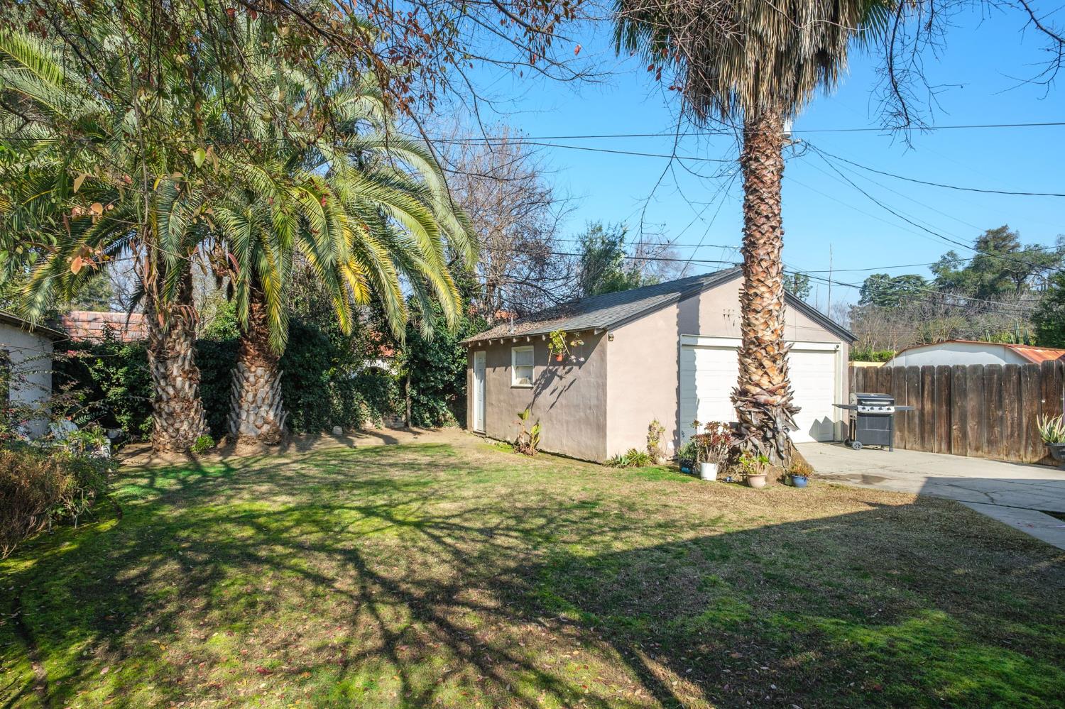 411 E Clinton Ave, Fresno, CA 93704