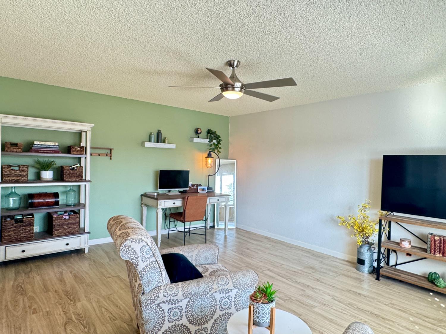 6919 N Rowell Ave, Fresno, CA 93710