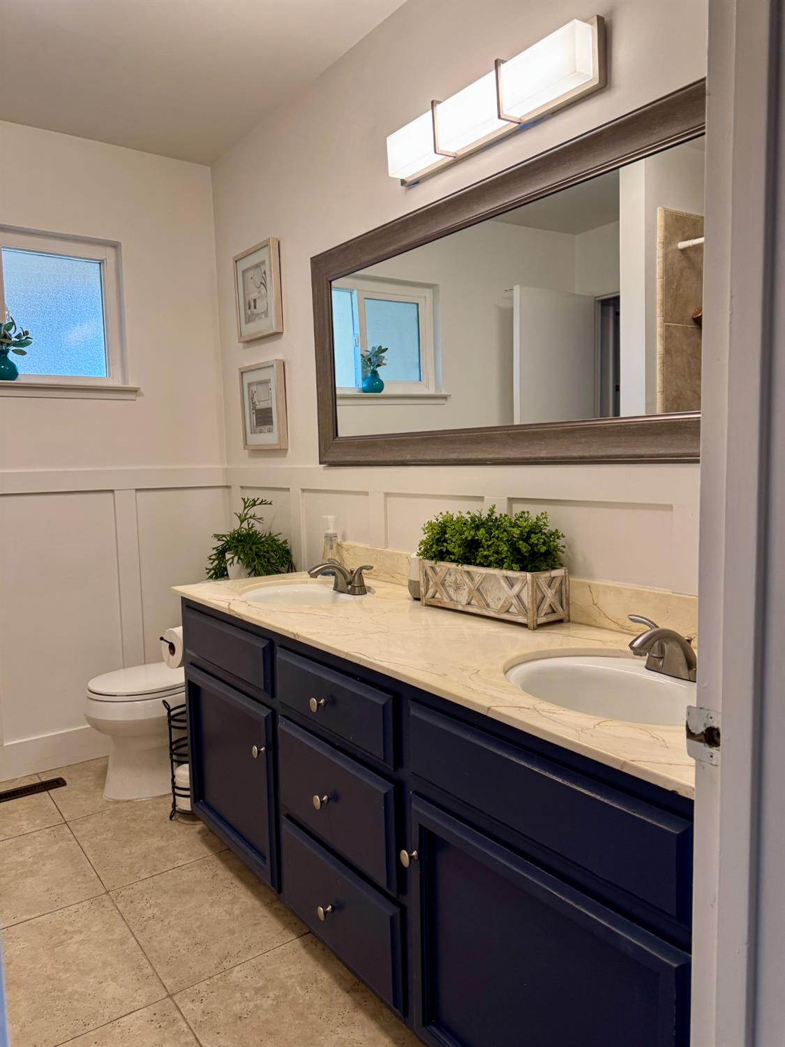 6919 N Rowell Ave, Fresno, CA 93710