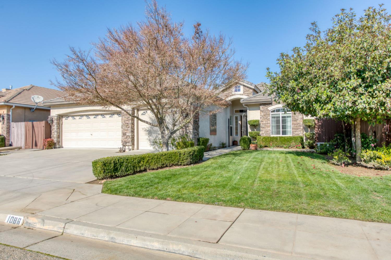 1086 E Olympic Dr, Fresno, CA 93730