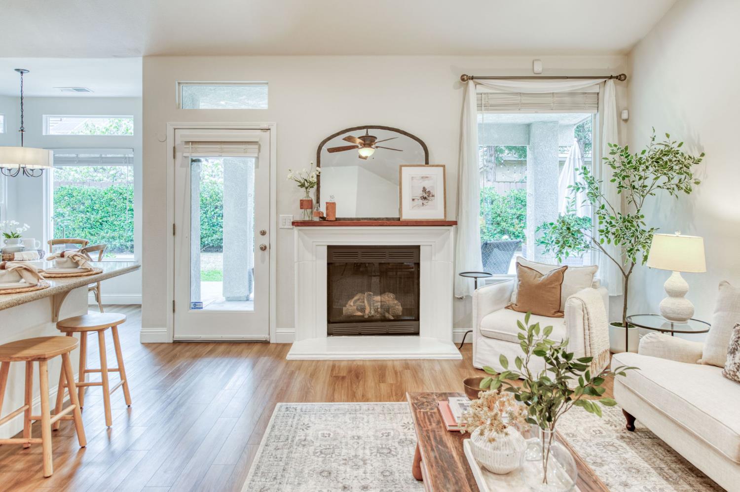 1086 E Olympic Dr, Fresno, CA 93730