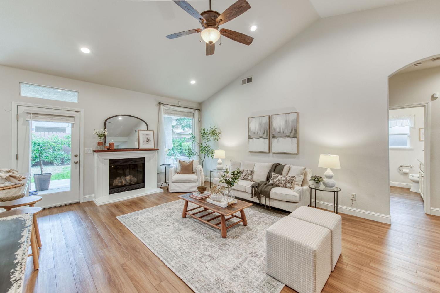 1086 E Olympic Dr, Fresno, CA 93730