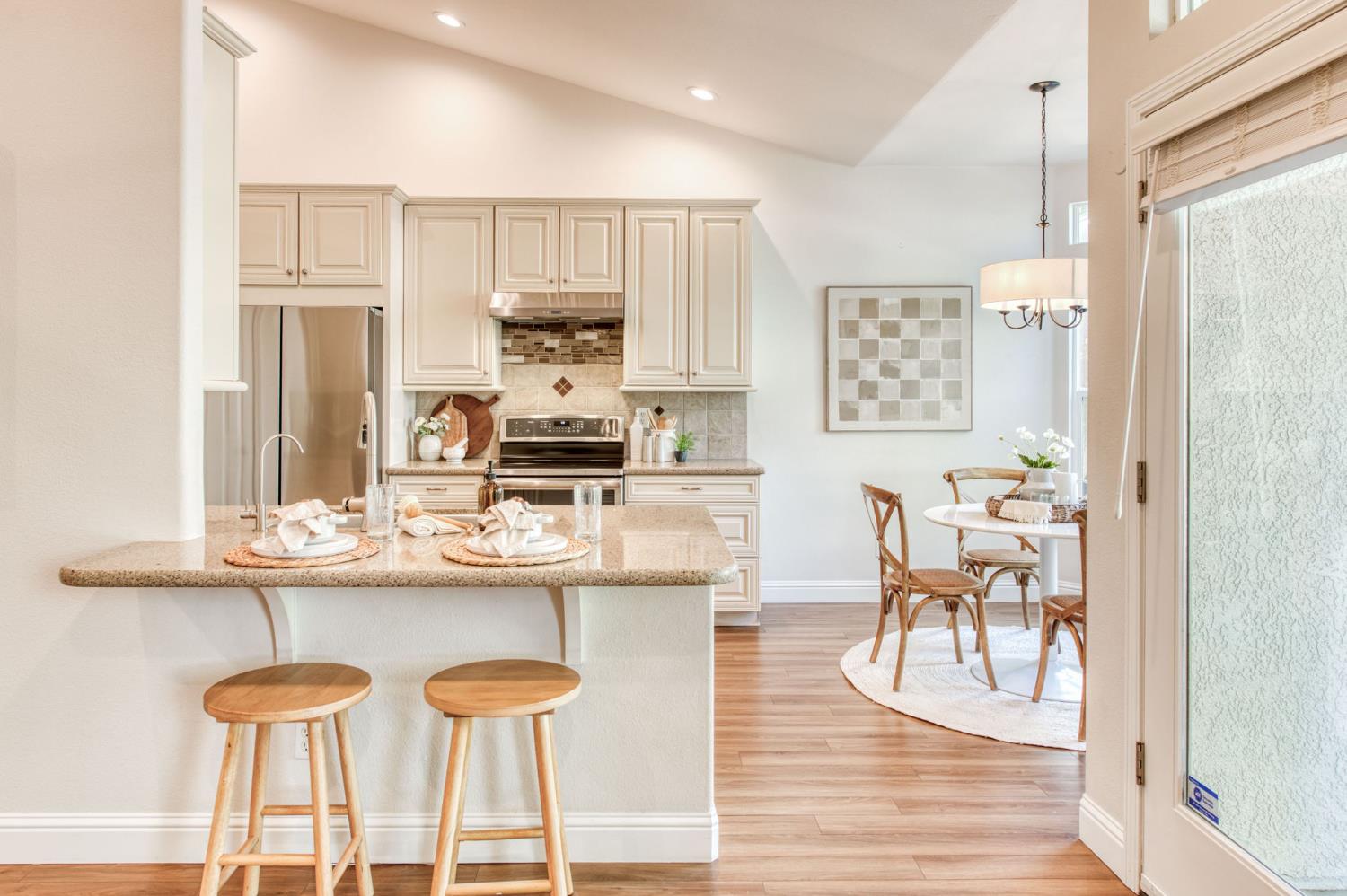 1086 E Olympic Dr, Fresno, CA 93730