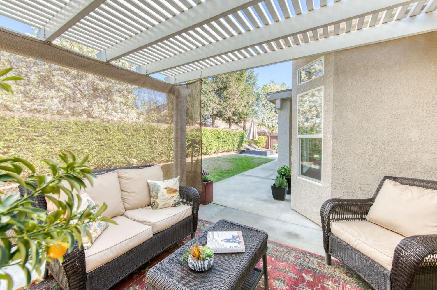 1086 E Olympic Dr, Fresno, CA 93730