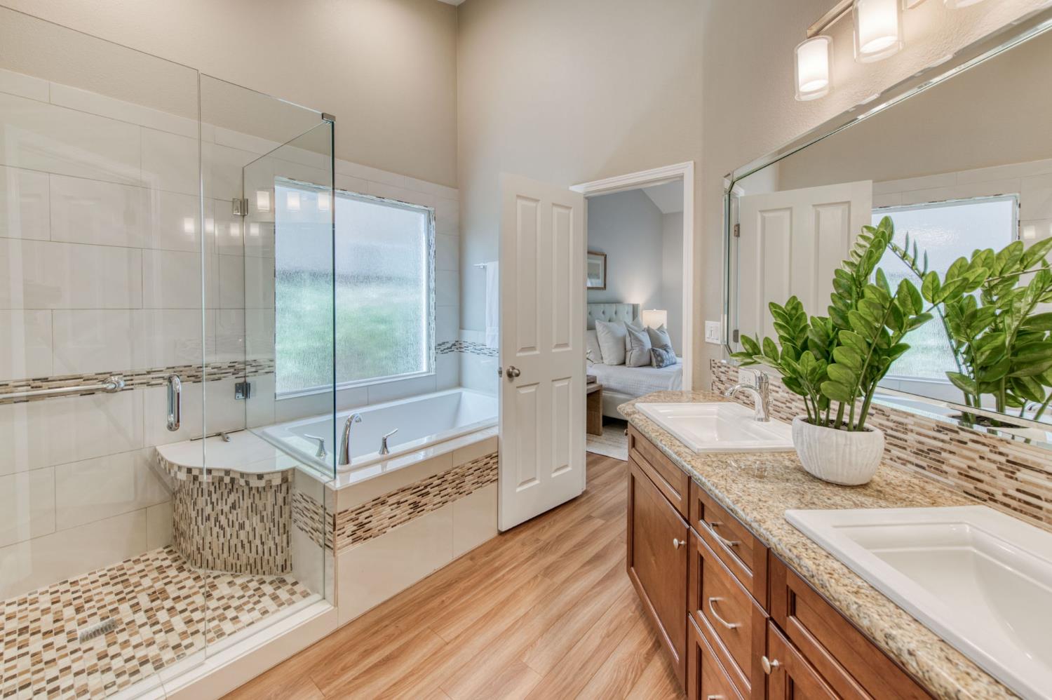 1086 E Olympic Dr, Fresno, CA 93730