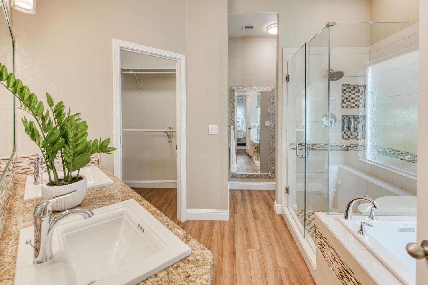 1086 E Olympic Dr, Fresno, CA 93730