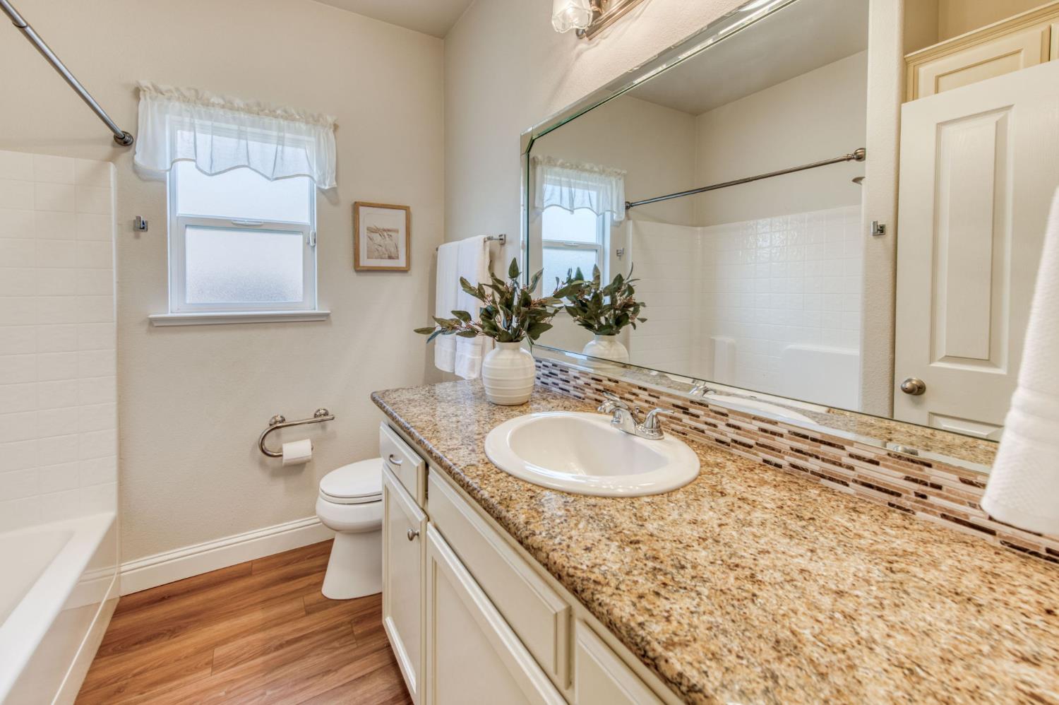 1086 E Olympic Dr, Fresno, CA 93730