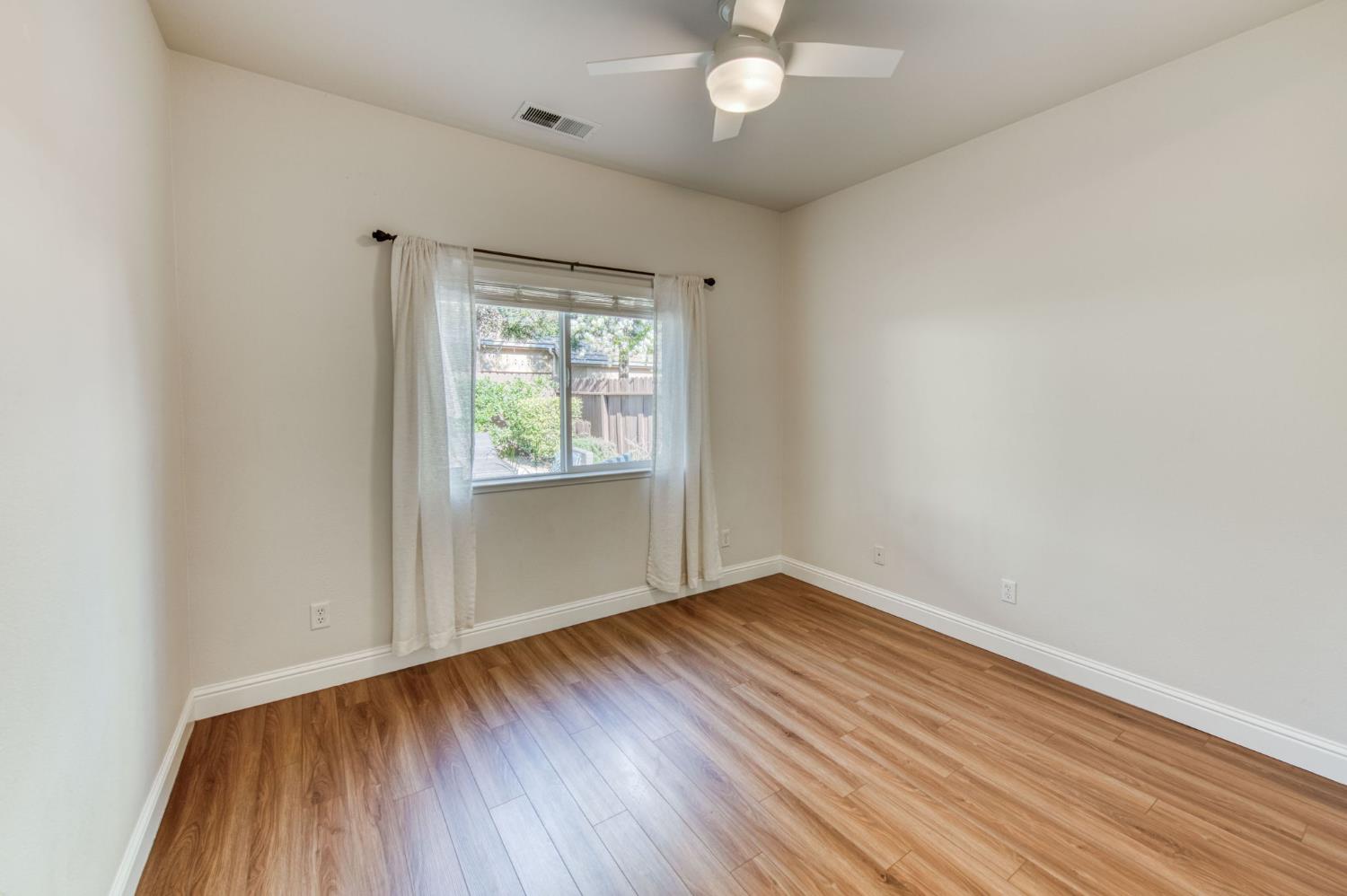 1086 E Olympic Dr, Fresno, CA 93730