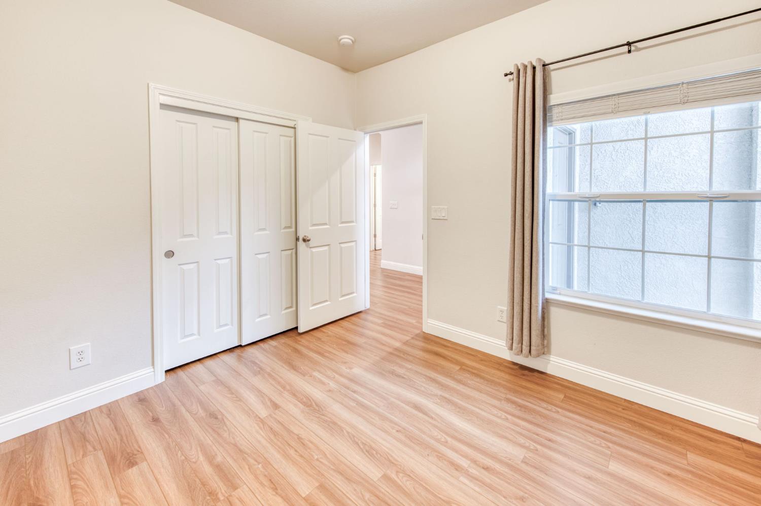 1086 E Olympic Dr, Fresno, CA 93730