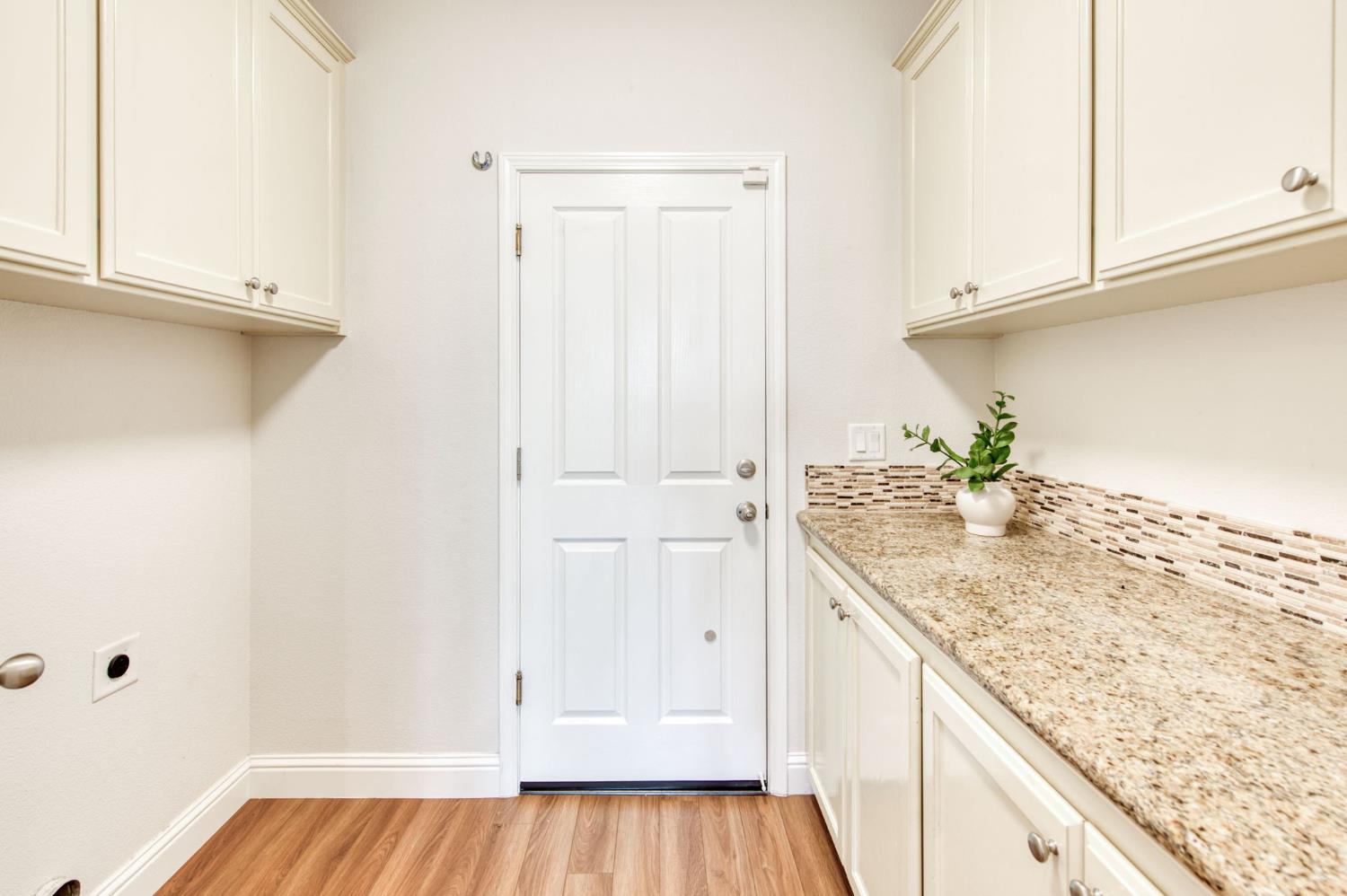 1086 E Olympic Dr, Fresno, CA 93730