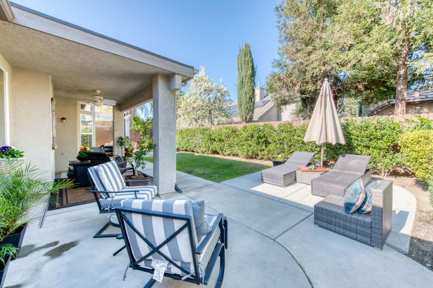 1086 E Olympic Dr, Fresno, CA 93730