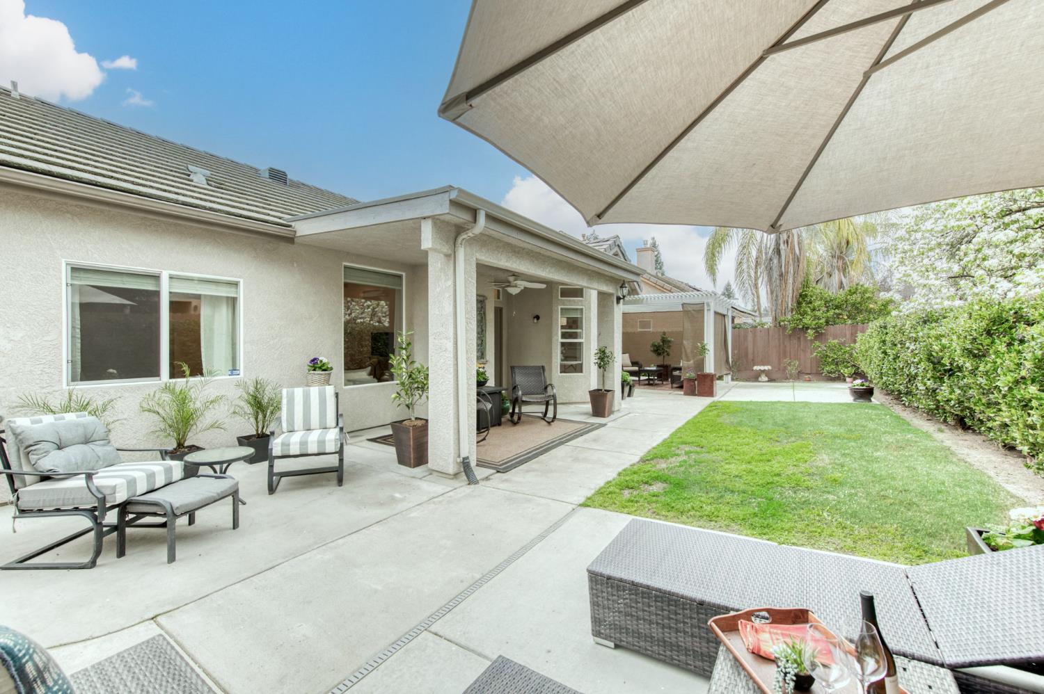 1086 E Olympic Dr, Fresno, CA 93730