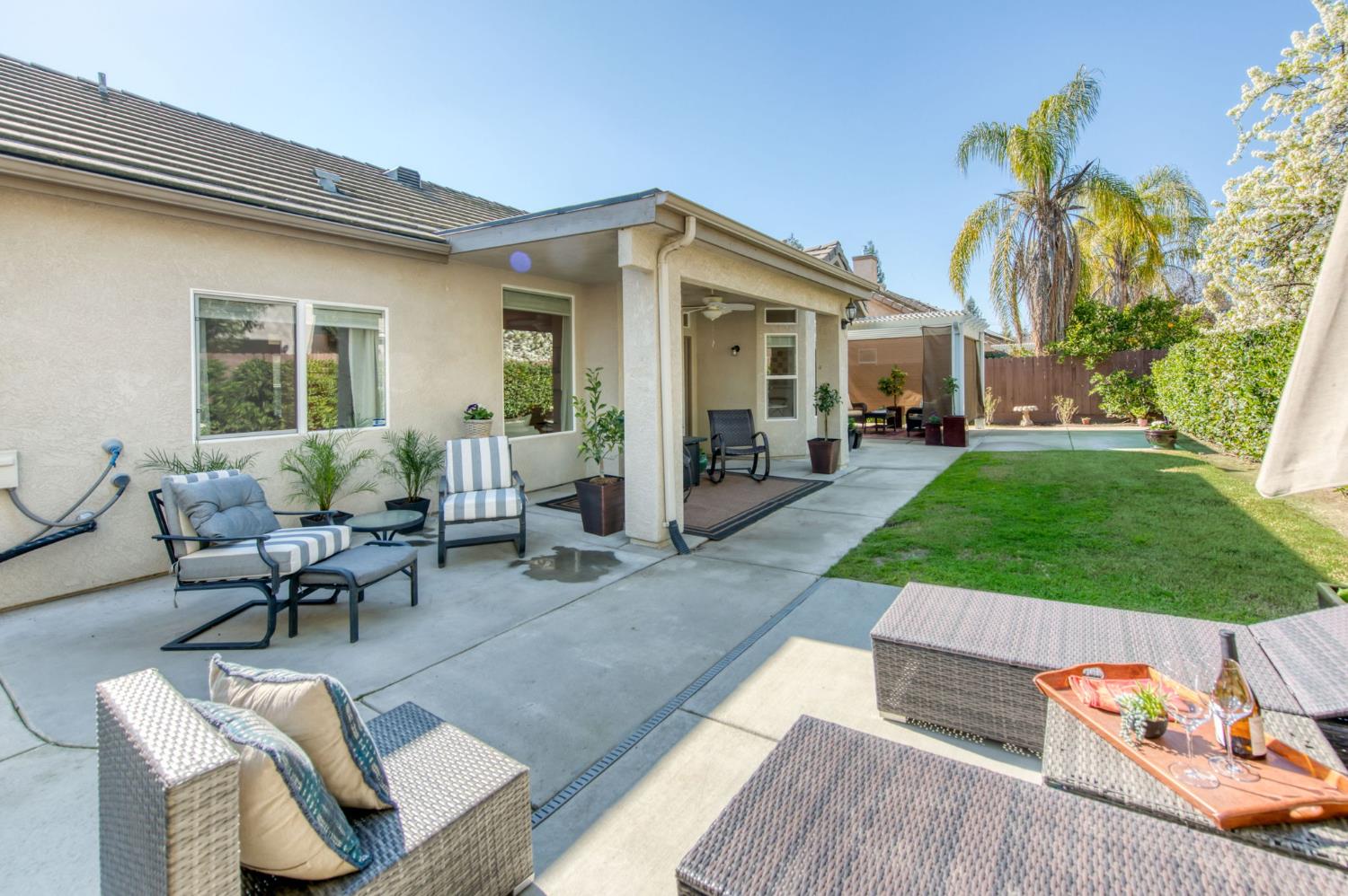 1086 E Olympic Dr, Fresno, CA 93730