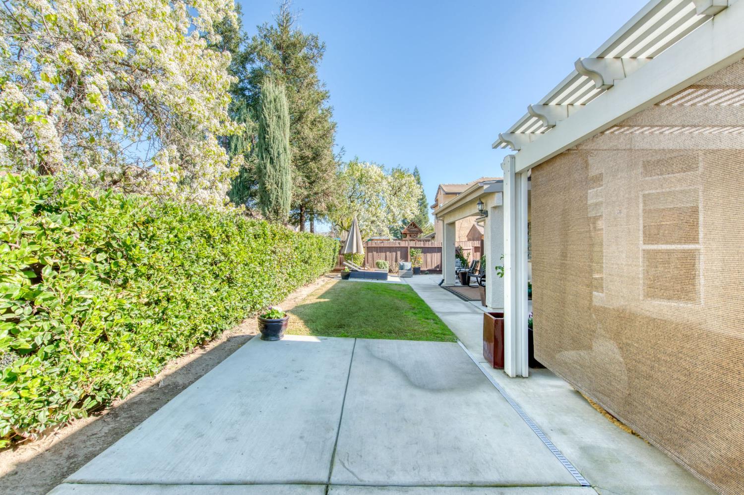 1086 E Olympic Dr, Fresno, CA 93730