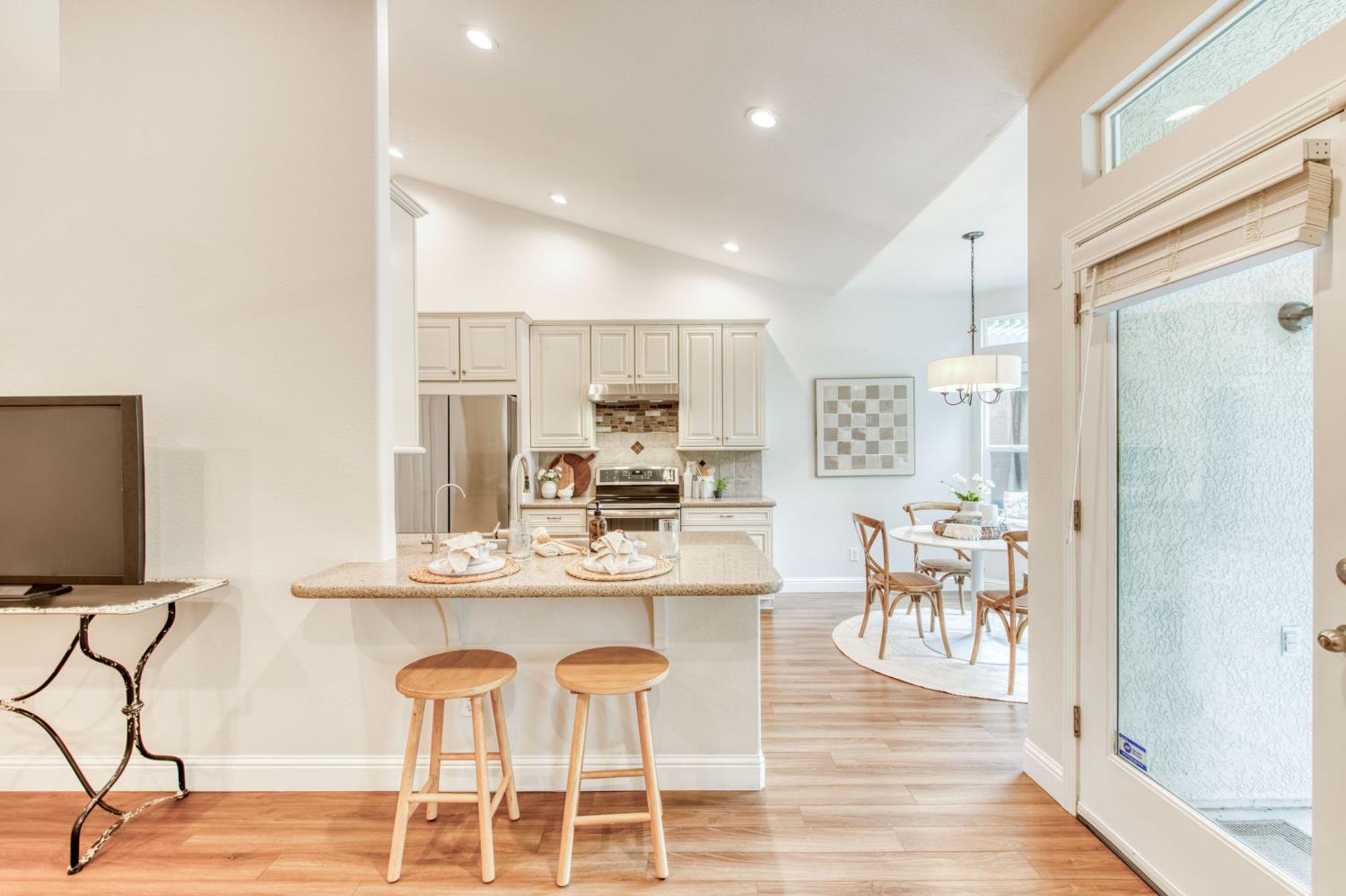 1086 E Olympic Dr, Fresno, CA 93730