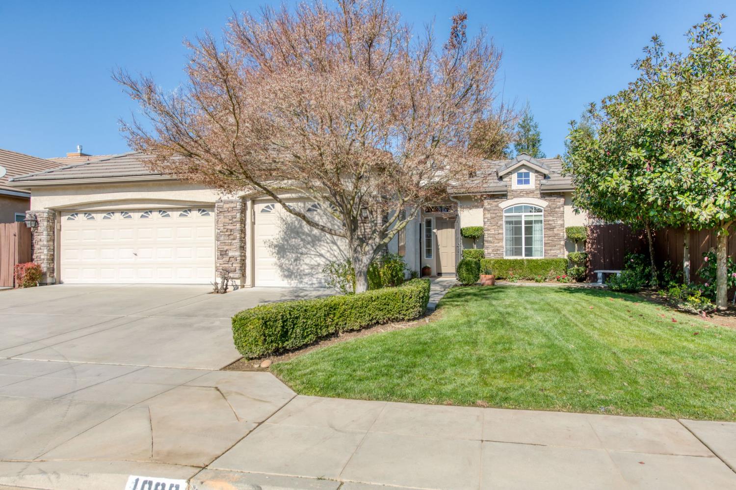 1086 E Olympic Dr, Fresno, CA 93730