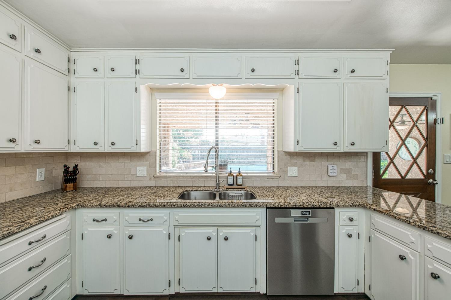 1557 W Warner Ave, Fresno, CA 93711