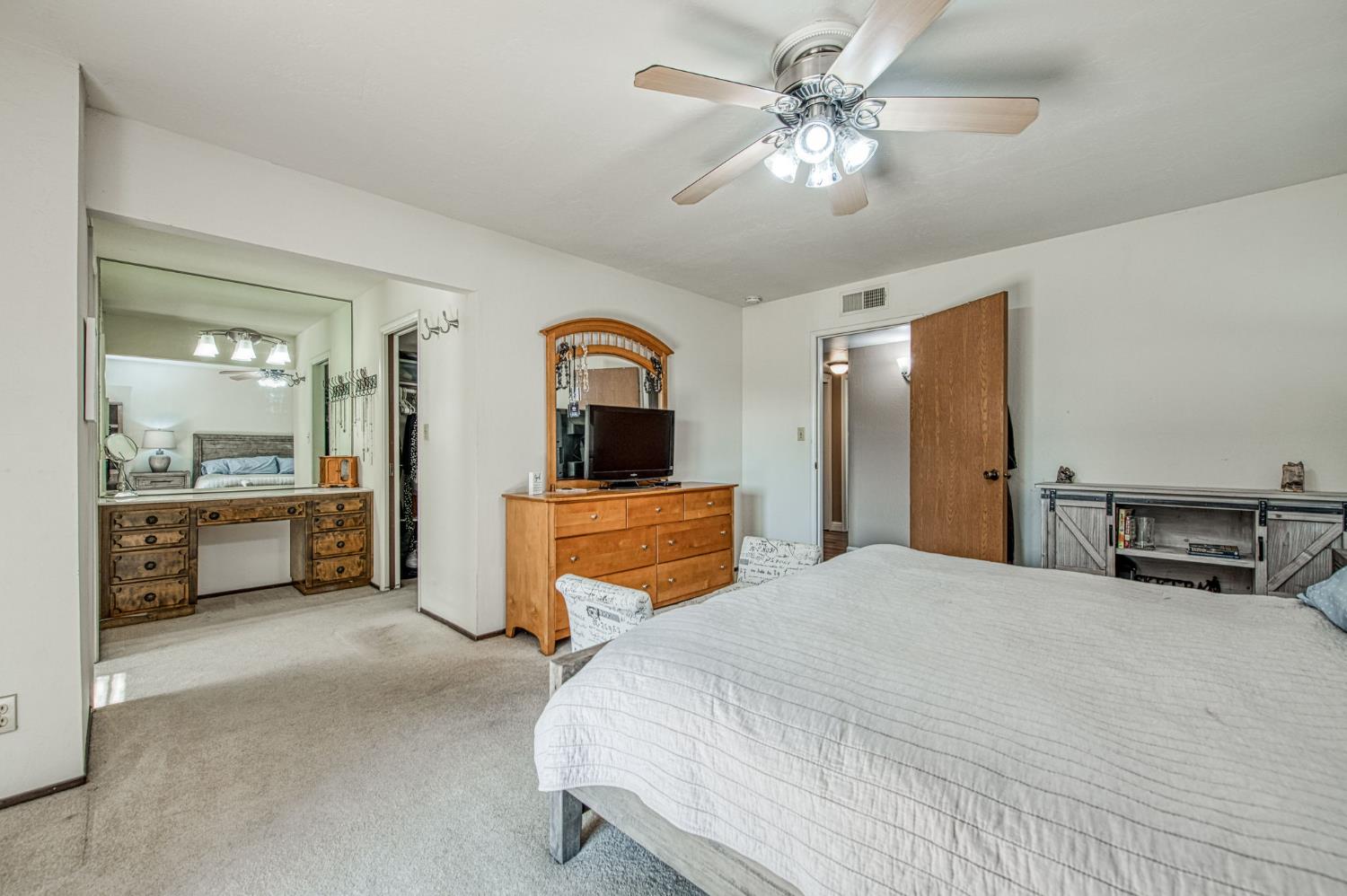 1557 W Warner Ave, Fresno, CA 93711