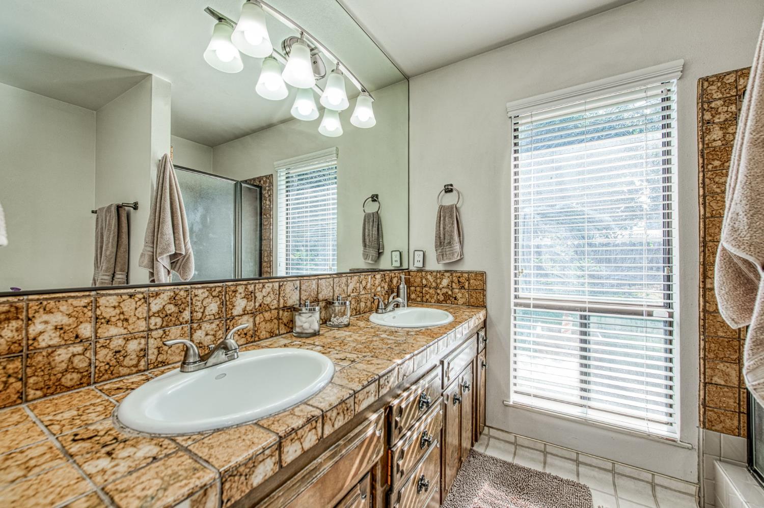 1557 W Warner Ave, Fresno, CA 93711