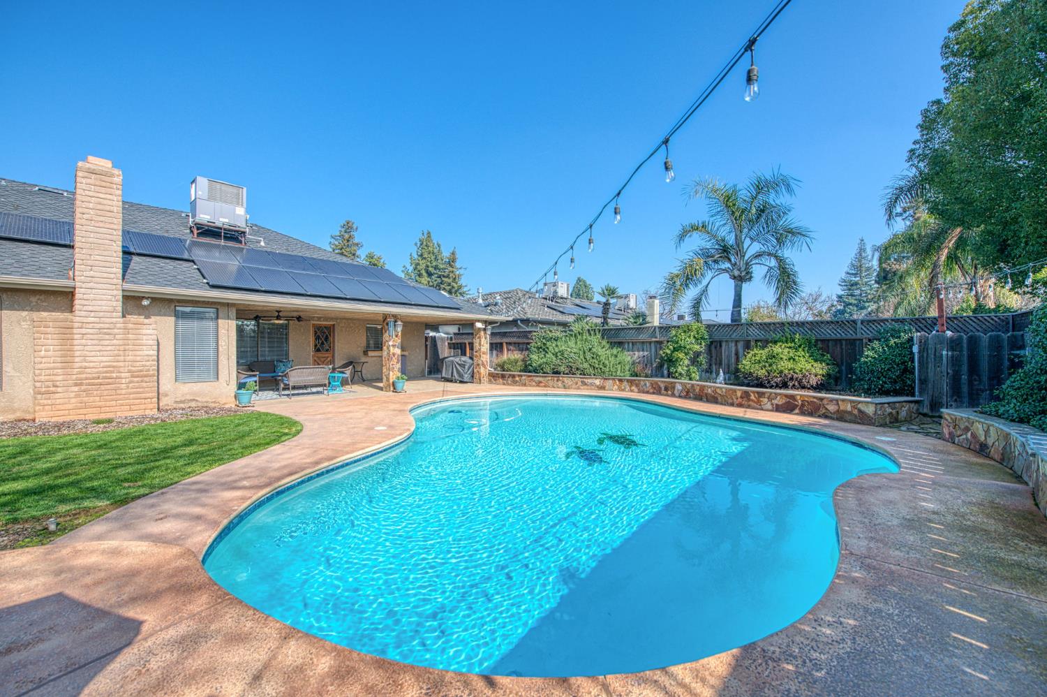 1557 W Warner Ave, Fresno, CA 93711