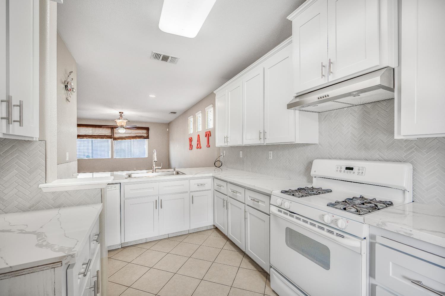 4626 W Javier Way, Fresno, CA 93722