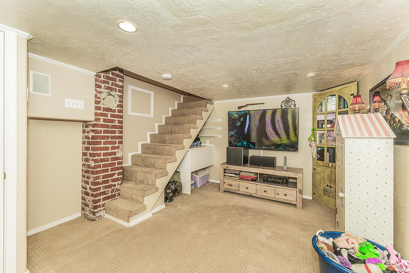 426 E Simpson Ave, Fresno, CA 93704