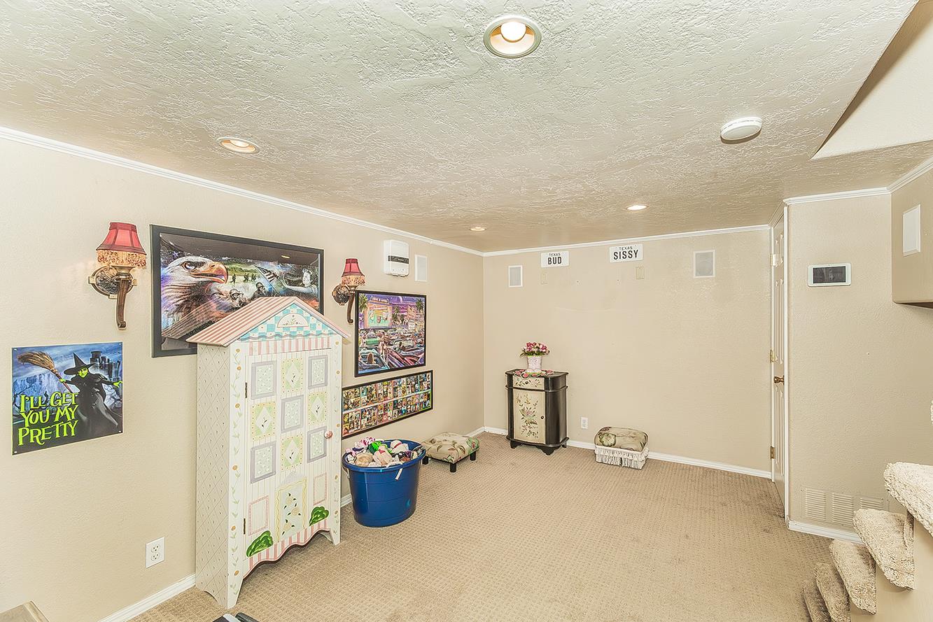 426 E Simpson Ave, Fresno, CA 93704