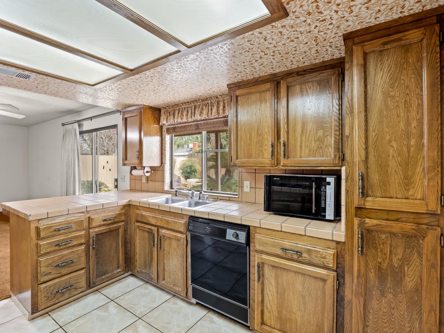 8020 N Angus St, Fresno, CA 93720