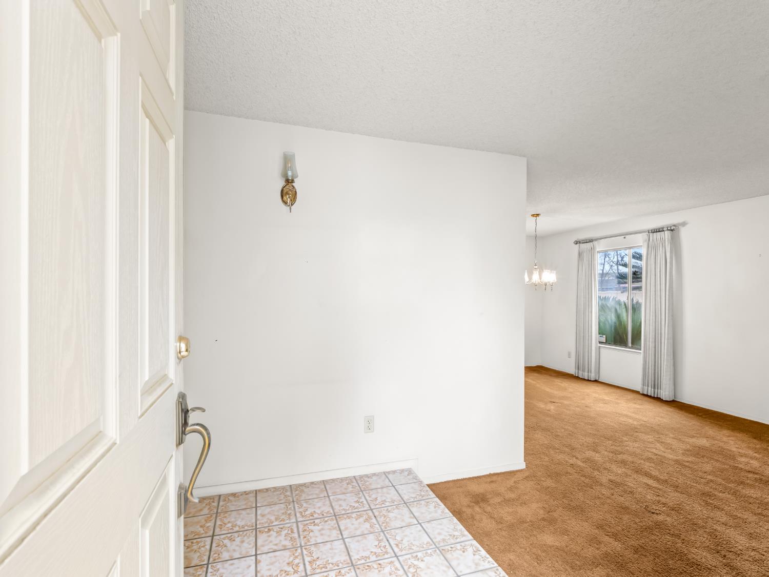 8020 N Angus St, Fresno, CA 93720