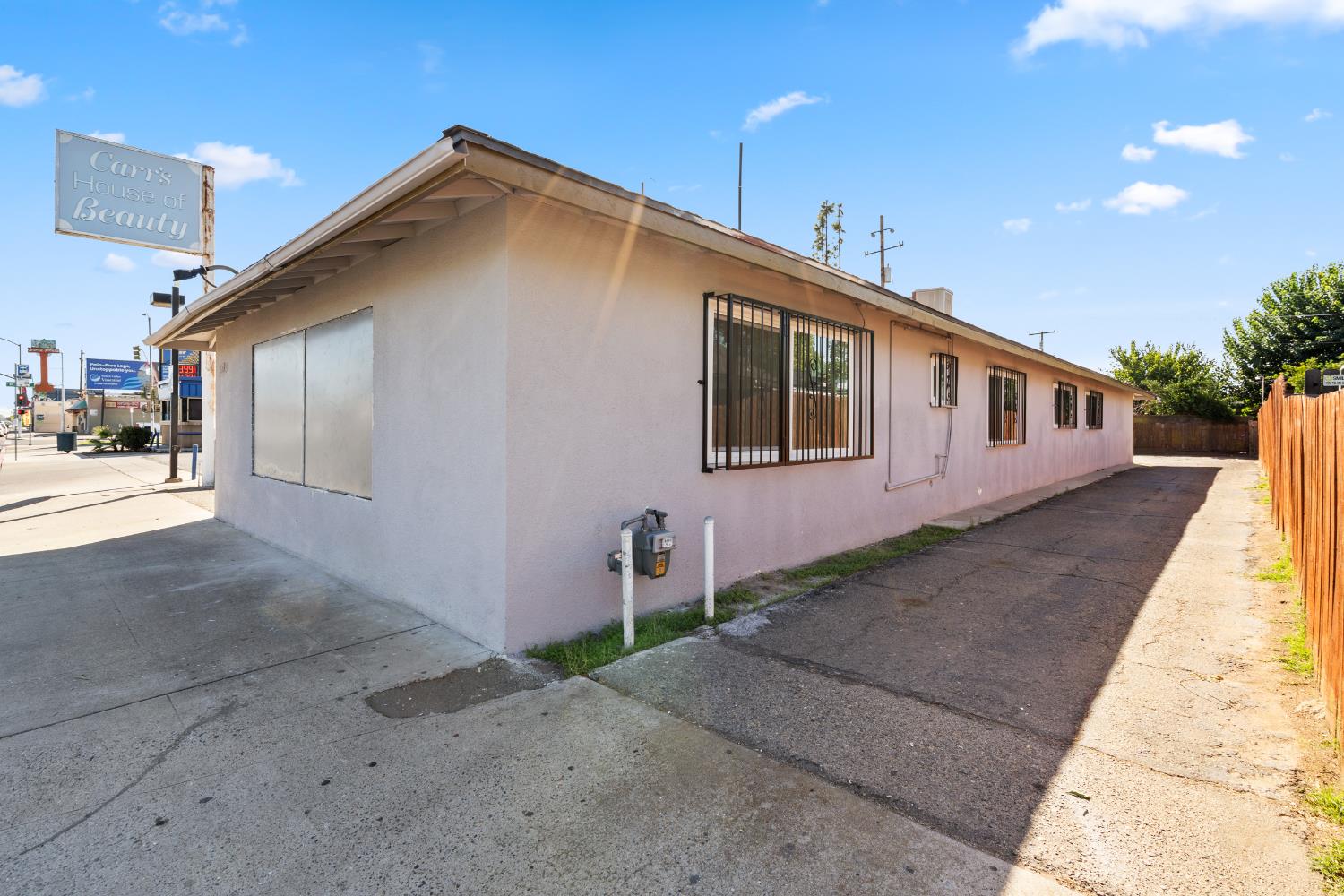 4584 E Tulare St, Fresno, CA 93702