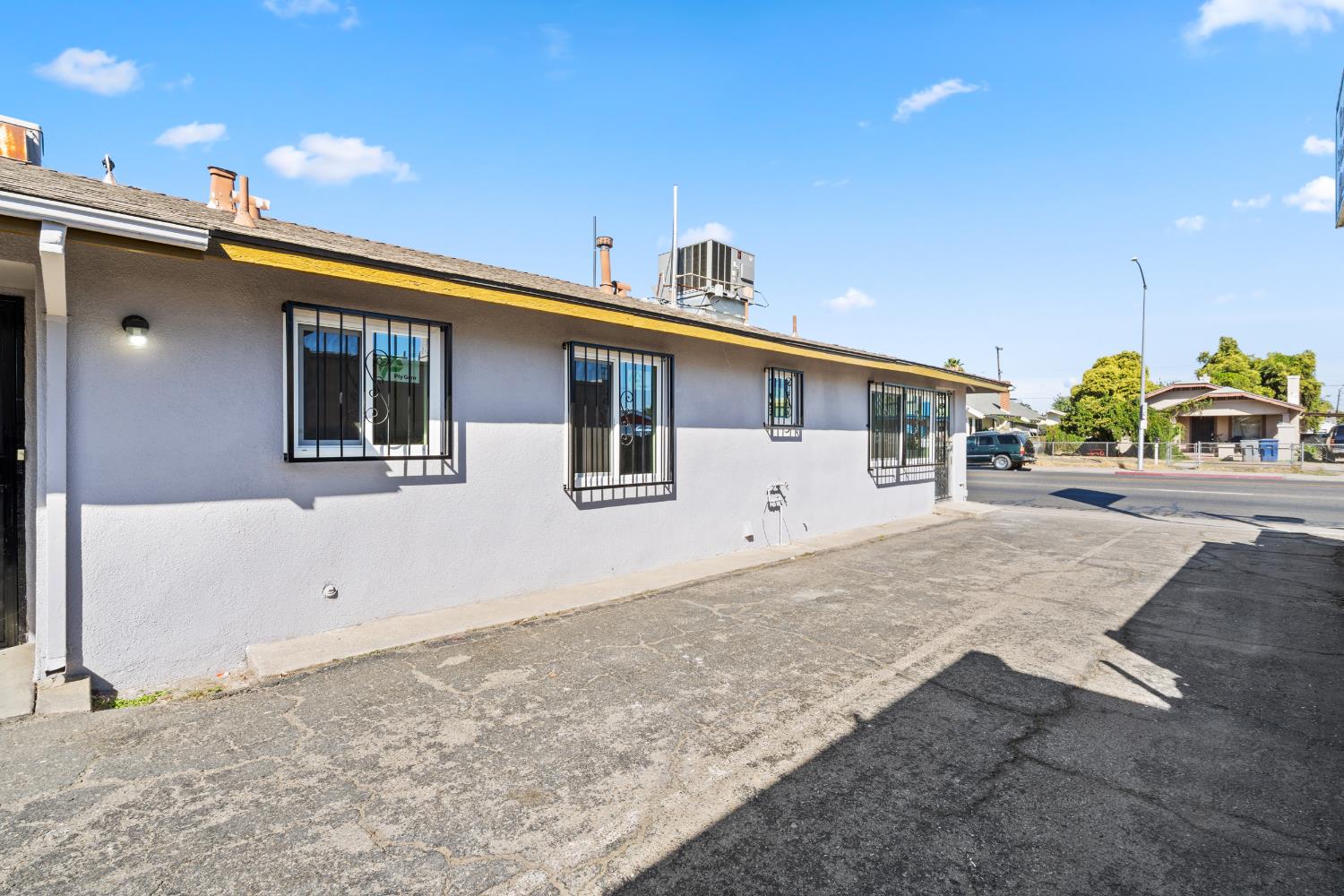 4584 E Tulare St, Fresno, CA 93702