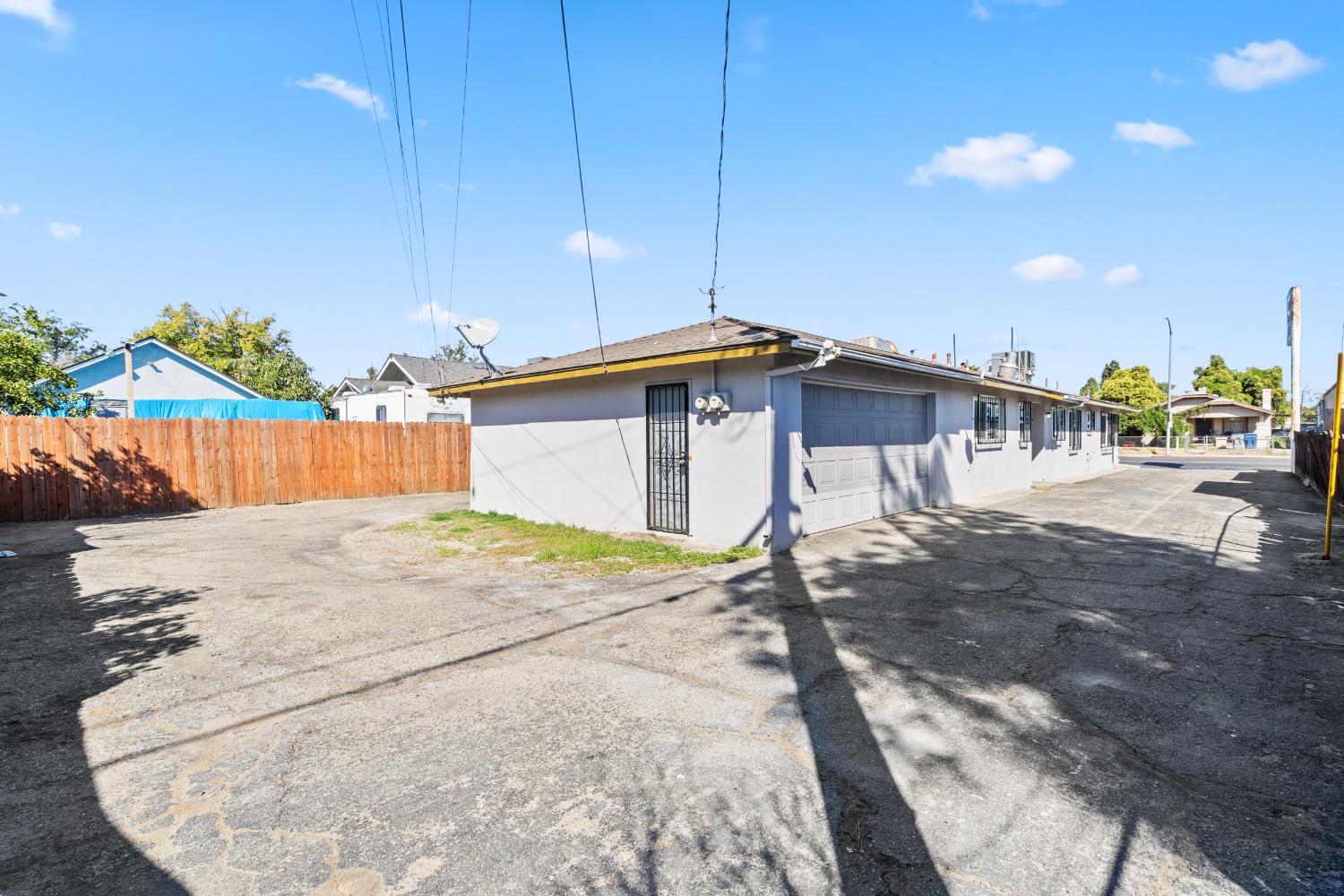 4584 E Tulare St, Fresno, CA 93702