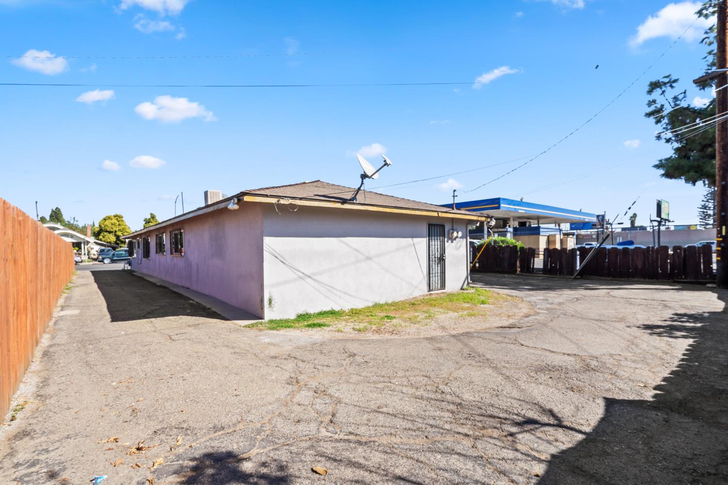 4584 E Tulare St, Fresno, CA 93702