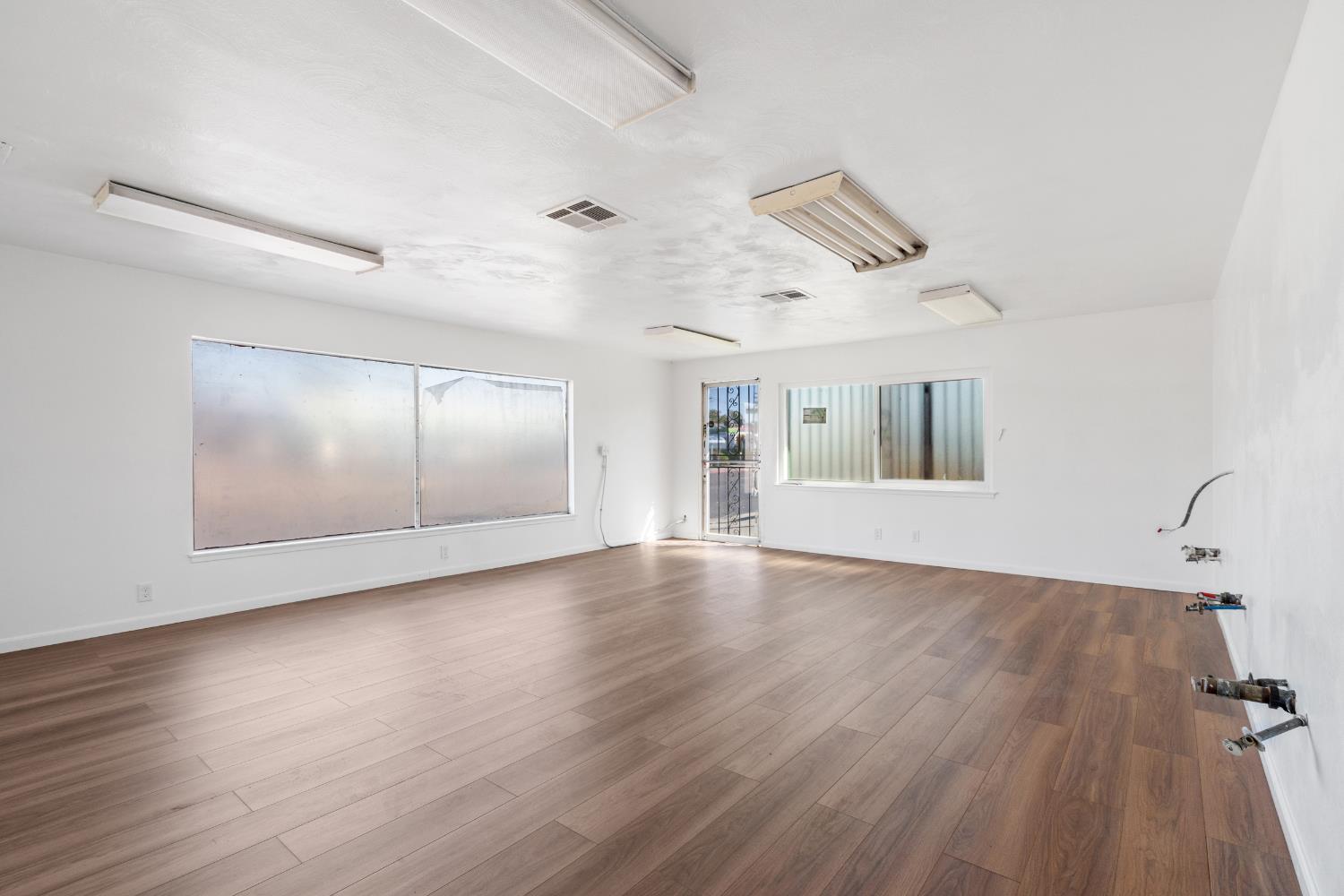 4584 E Tulare St, Fresno, CA 93702