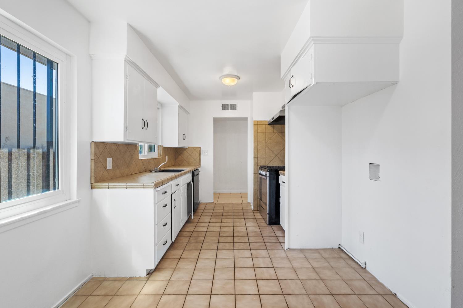 4584 E Tulare St, Fresno, CA 93702