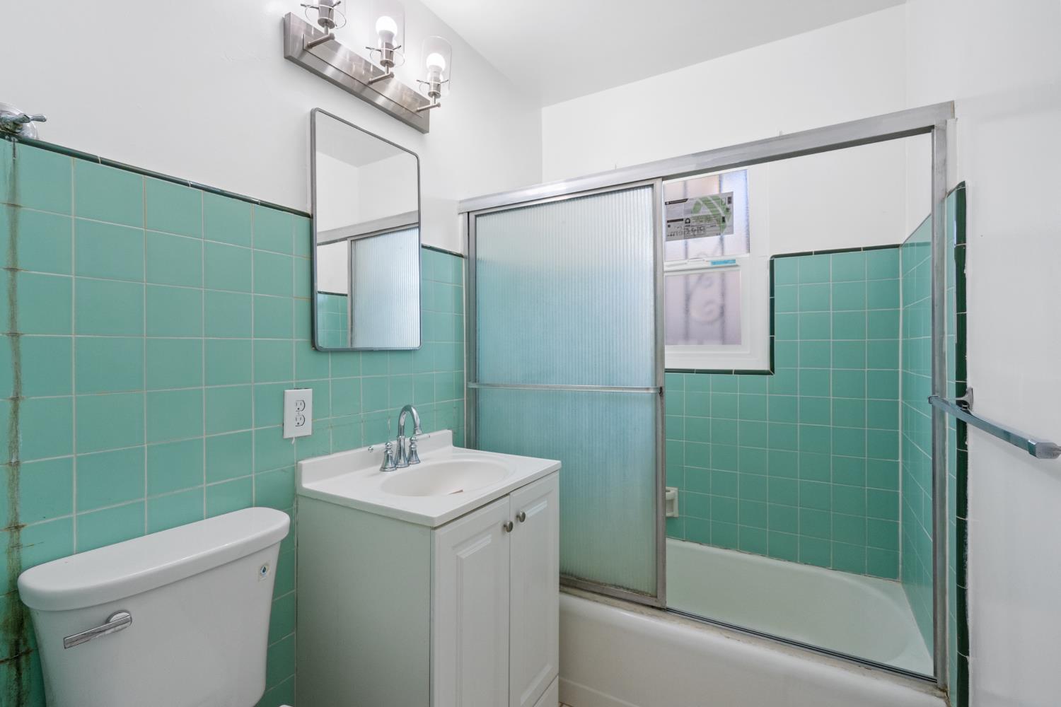 4584 E Tulare St, Fresno, CA 93702