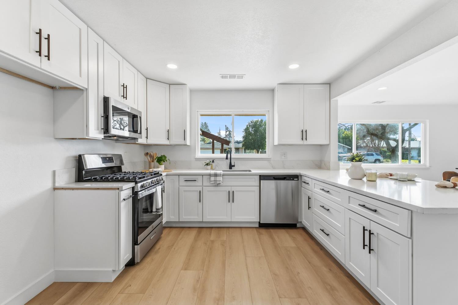 2625 E Sussex Way, Fresno, CA 93726