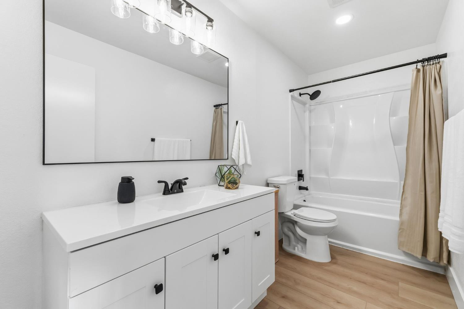 2625 E Sussex Way, Fresno, CA 93726