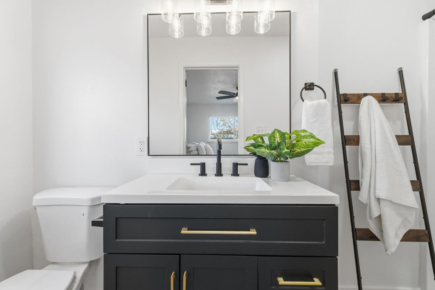 2625 E Sussex Way, Fresno, CA 93726